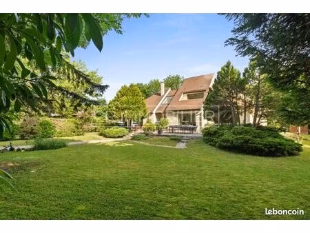 maison 8 pièces 300 m²