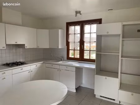 maison t5 de 133m2 habitable sur un sous sol de 144 m2 sur un terrain de 1528m2