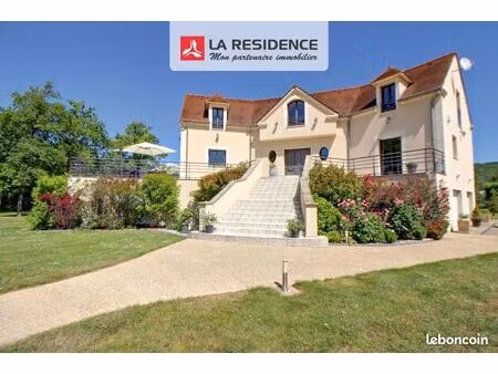 maison 9 pièces 256 m²