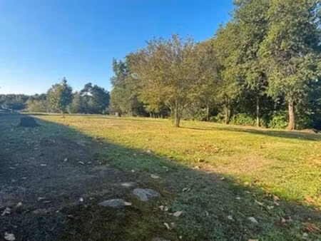 terrain constructible 2600m2 à bonnac-la-cote