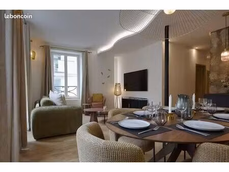 magnifique t2  meublé et rénové avec gout. place du marché à saint léonard de noblat