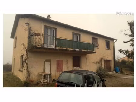 villa 2 appartements sur grand terrain clôturé