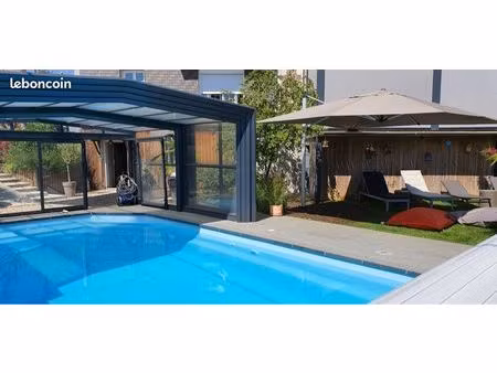 maison de maître avec piscine et gîte