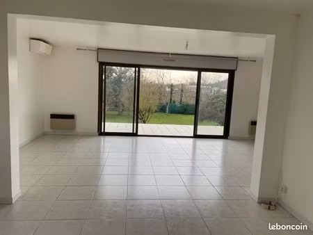 à louer moissac (tarn et garonne 82200)maison de 133 m2 habitable sur un sous sol de 144 m