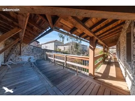 maison 9 pièces 375 m²