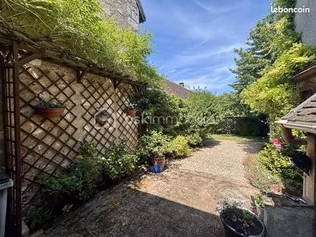 maison 8 pièces 135 m²