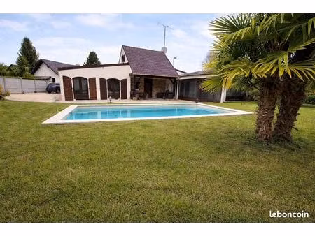 maison centre-ville avec piscine  grand jardin  garage et logement indépendant