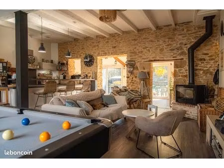 maison en pierre 6 pièces de 120 m² – cœur de peyrilhac