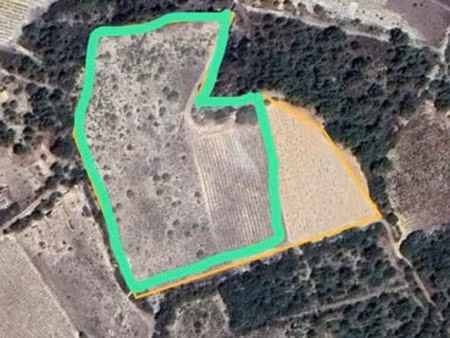 joli terrain avec mazet