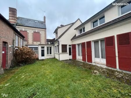 immeuble 300 m² charny