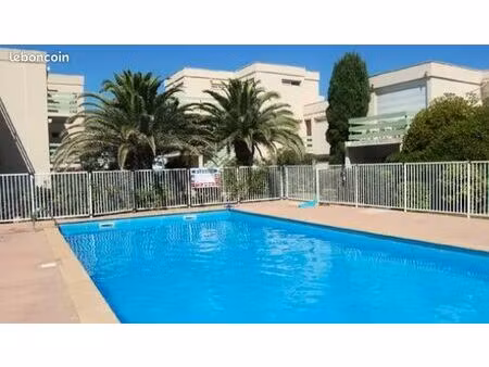 studio  vue sur mer  piscine  parking
