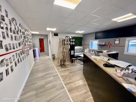 bureau 93 m²