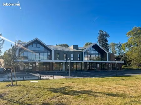 bureaux a louer - 151 m² en plein coeur d'isneauville