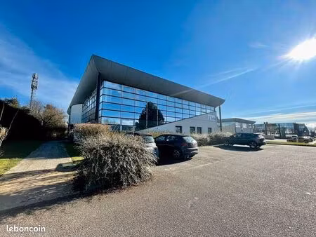 bureau 170 m²