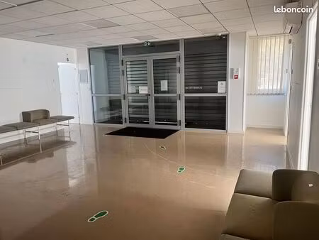 bureau 548 m²
