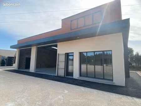 local commercial - hangar - entrepôt- 1500 m² de terrain emplacement premium