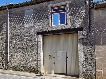 grange dans petit village