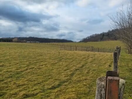 vends terrain d’une superficie de 890 m²  situé dans un secteur calme et agréable