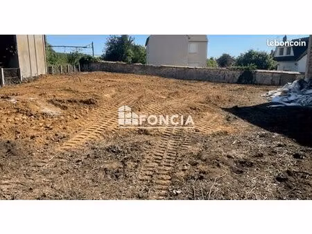 terrain à bâtir idéalement situé au pied de la gare de lardy – une opportunité rare à sais