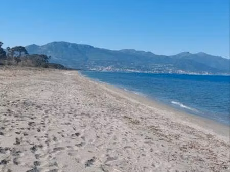 t2 les pieds dans l'eau