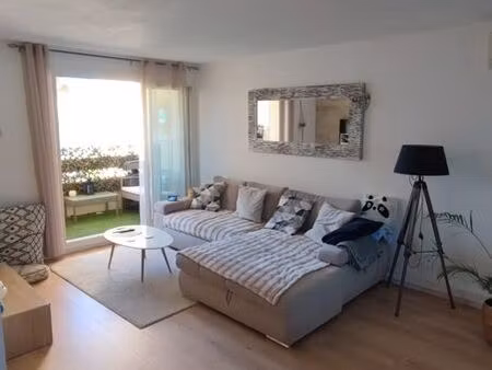t4 de 90 m² avec terrasse + 2 places de parking privatives – hyères ouest