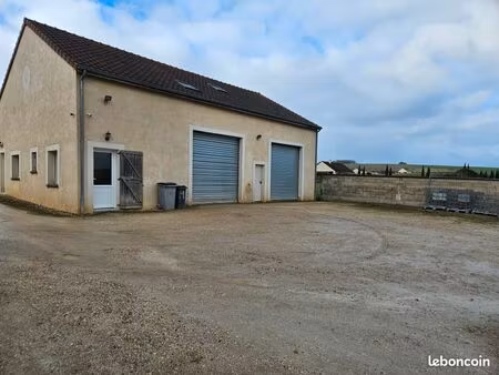 a loyer batiment professionnel de stockage 160 m2