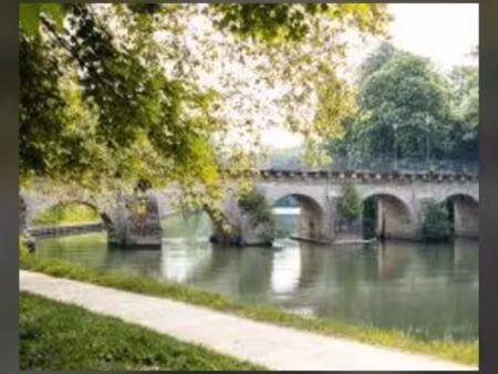 loue 2 pièces en bord de seine