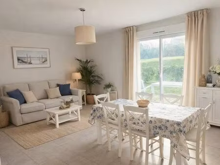 65m2 / 2 chambres / 10mn de deauville/ résidence piscine
