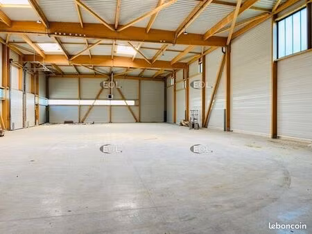 local bureaux 1 226 m²