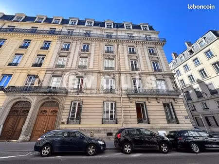 bureaux 256 m²