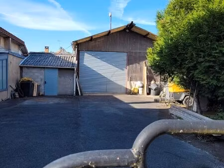 vend hangar dépôt