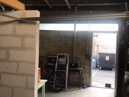 local de stockage et parking