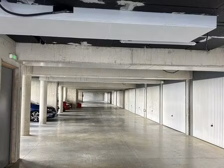 parking/box 15 m² lucciana