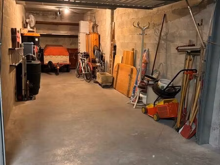 grand box fermé de 27 m² à louer proche gare plaisir-grignon