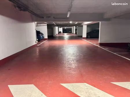 location place de parking souterrain pour moto
