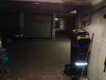 box/parking