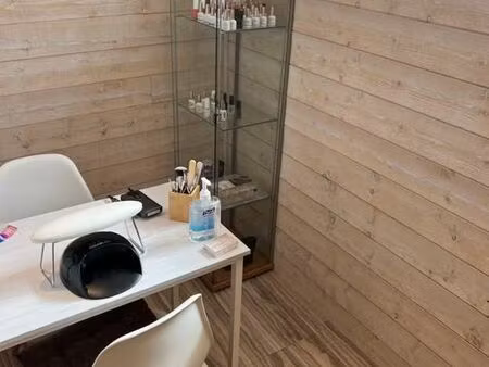 cabine dans local professionnel