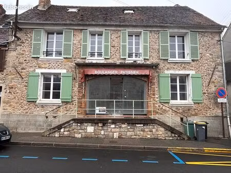 local commercial 93 m² le chatelet en brie