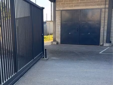 local de stockage 200 m² sécurisé – accès poids lourds