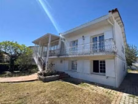 vente maison à saujon (17600) : à vendre / 210m² saujon