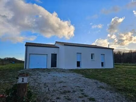vente maison à voulême (86400) : à vendre / 67m² voulême