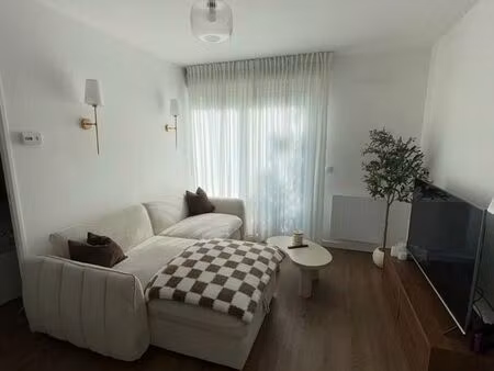 apparemment 2 pièces avec jardin et parking privatif à mantes la jolie