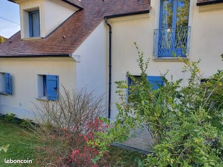 f2. 1 chambre 2 pl. parking sous-sol. 1 cellier
