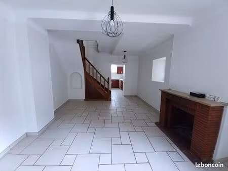 libre immédiatement : maison de ville (108 m²) au centre de st-florentin
