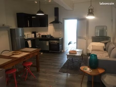 appartement dans maison de village bien lire l'annonce