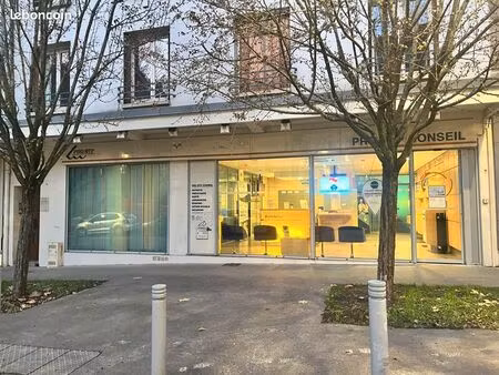 bureau 220 m²