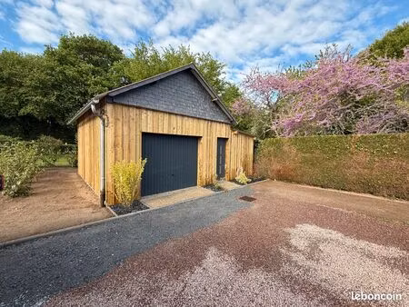 jolie local/garage axe route deauville /sécurisé/gardien/