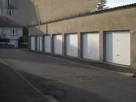 garage à louer au dessus gare sncf vire