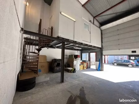local professionnel : entrepôt et bureaux- ou logement de fonction