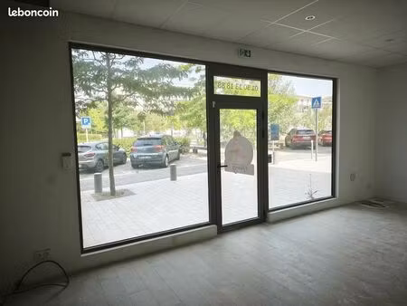 local commercial 51 m² st cyr l'ecole